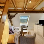 Gutshof Lesch - 2 *